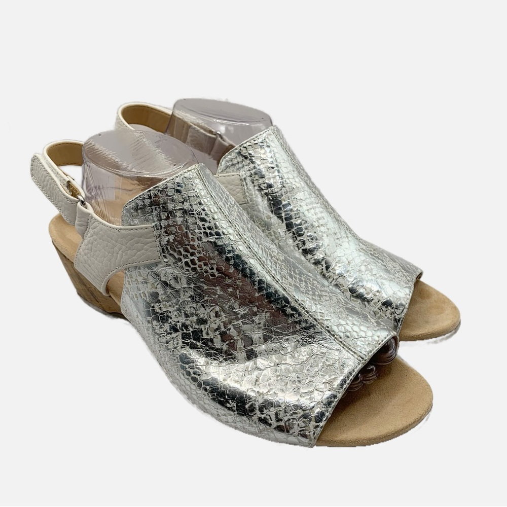 Silver Textured Peep-Toe Slingback Sandals - Women